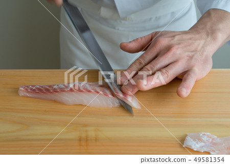 Pull salmon sashimi 49581354