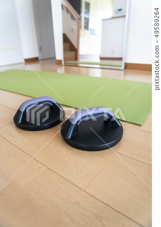 Muscle training (push-up bar & yoga mat) Muscle training (push-up bar & yoga mat) 49589264