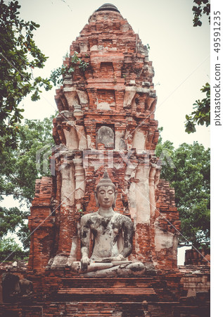Buddha statue in Wat Mahathat, Ayutthaya, Thailand Buddha statue in Wat Mahathat, Ayutthaya, Thailand 49591235