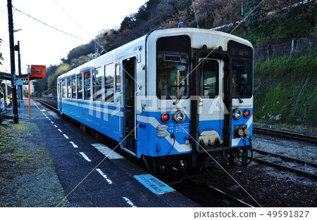 Yoyo Line普通列車（Kiha 32型）在Iyonagahama站停靠 49591827