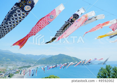 許多鯉魚飄帶在天空中飛翔 許多鯉魚飄帶在天空中飛翔 49592002