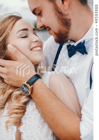 Beautiful bride with her husband in a park 49593888