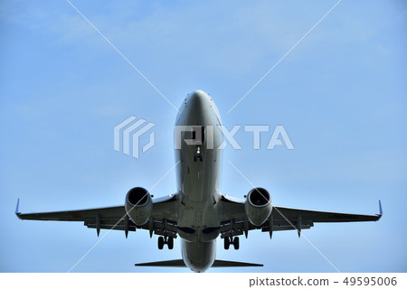 飛機在飛行中 飛機在飛行中 49595006