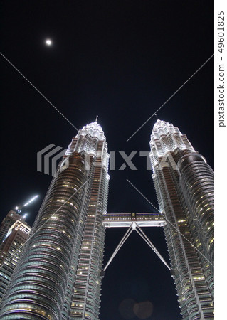 Petronas Twin Towers 49601825