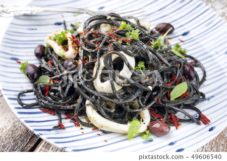Italian linguine con tinta de calamari with olives Italian linguine con tinta de calamari with olives 49606540
