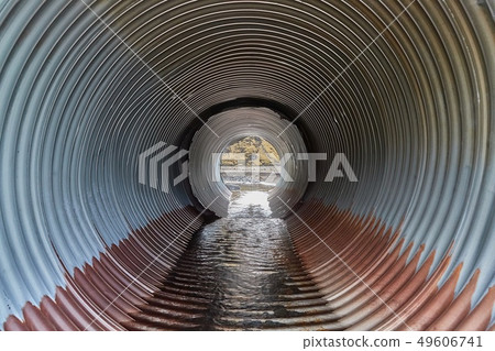 Round canal pipe inside 49606741