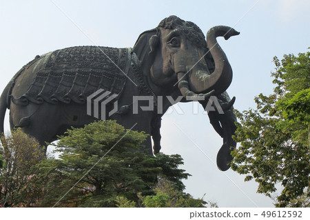 Take photo the three-headed elephant building 49612592