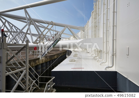 Structure of a movable flood barrier gate 49615082