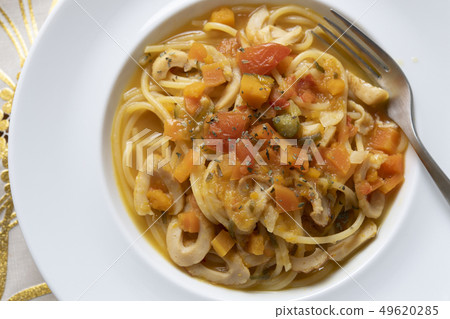 大量蔬菜湯意大利面 大量蔬菜湯意大利面 49620285