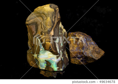 黑歐泊礦石 49634678