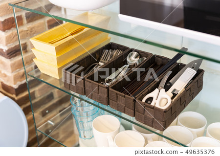 cutlery	 cutlery	 49635376