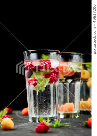 Detox infused flavored water with three color 49637200