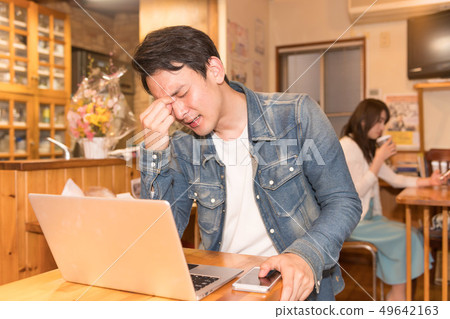 Men working in a coffee shop Men working in a coffee shop 49642163