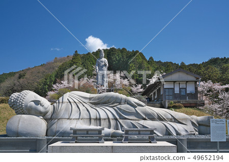 [Tempo-ji Temple Tenji-tokodai Nirvana stone statue] Tsubosaka, Takatori-cho, Taka-shi-gun, Nara Prefecture 49652194