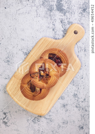 Pomelo cake 49654452