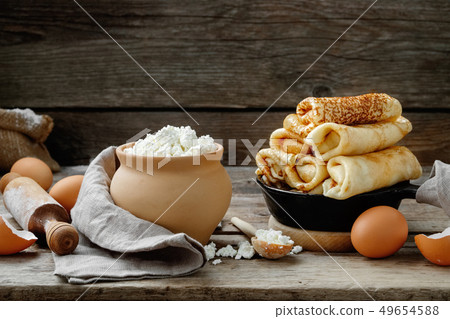 Frying pan of baked pancakes. 49654588