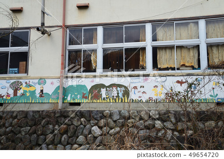 I went to Sawairi Elementary School # 26 I went to Sawairi Elementary School # 26 49654720