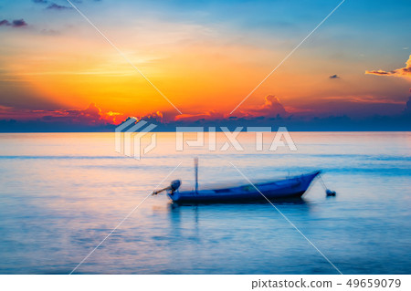Sunrise over ocean Sunrise over ocean 49659079