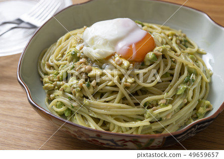 Avocado and ground natto pasta 49659657