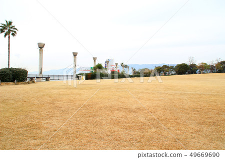 Naruohama seaside park / lawn open space (hill zone with a view of the sea) / Naruohama 3 Nishinomiya City, Hyogo Prefecture Naruohama seaside park / lawn open space (hill zone with a view of the sea) / Naruohama 3 Nishinomiya City, Hyogo Prefecture 49669690