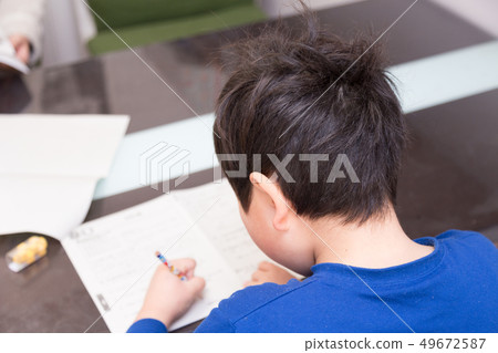 孩子做作業（在睡前） 49672587