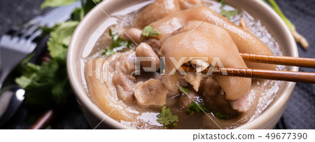台灣小豬肉韓宇熱水豬肉指關節湯花生豬腿湯頂視圖 49677390