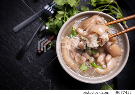 台灣小豬肉韓宇熱水豬肉指關節湯花生豬腿湯頂視圖 49677432