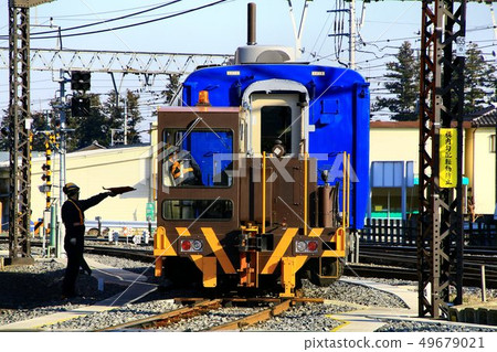 Mobile machine that reorganizes and trains passenger trains Mobile machine that reorganizes and trains passenger trains 49679021