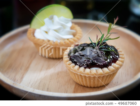 Mini fruits and cream pie tarts. 49687060