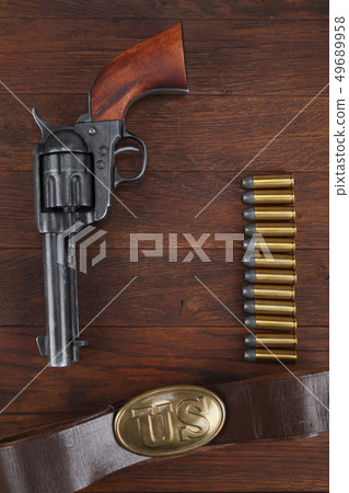 Old revolver with cartridges Old revolver with cartridges 49689958