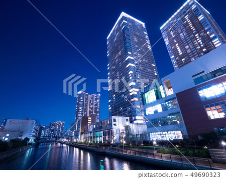 塔樓公寓位於海濱地區 49690323