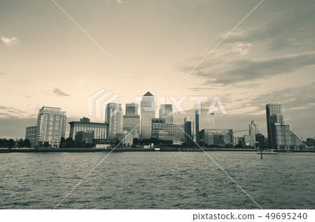 London Canary Wharf London Canary Wharf 49695240