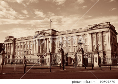 Buckingham Palace 49695270