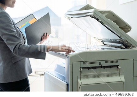 Woman to copy Woman to copy 49699368