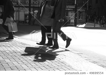 辦公室工作人員午休的形象 49699554