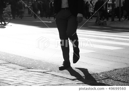 辦公室工作人員午休的形象 辦公室工作人員午休的形象 49699560