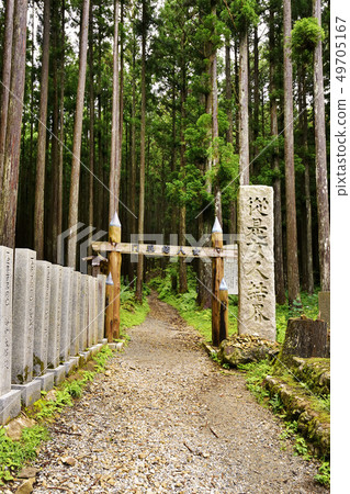 Ominesan woman gate 49705167