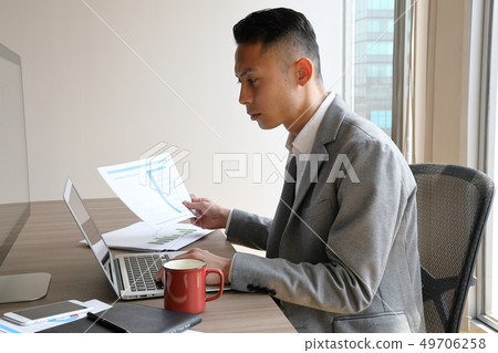 Businessman taking documents in hand 49706258