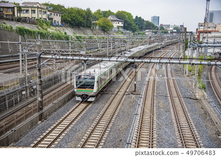 [日本東京線在日暮裡附近的E233系列] 49706483