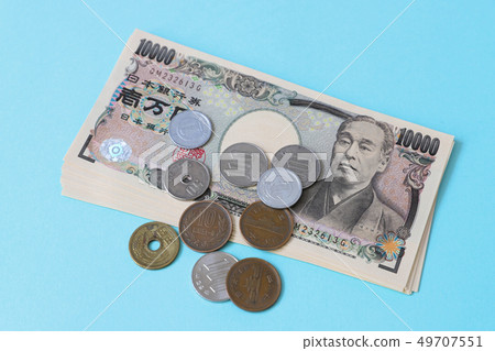 Money (10,000 yen bills and coins) 49707551