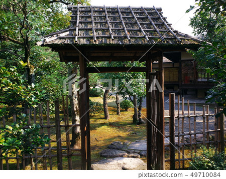 Wataruseien寺廟的中間門 Wataruseien寺廟的中間門 49710084