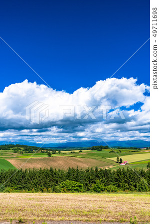 “北海道”夏季別美·紅屋頂屋和鄉村風光 “北海道”夏季別美·紅屋頂屋和鄉村風光 49711698