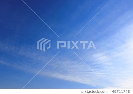 Blue sky, white clouds flowing 49711748