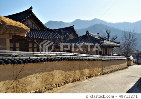 Landscape of Andong and River Maul where traditional houses line up [Korea, Andong] 49713271