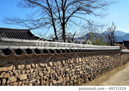 Landscape of Andong and River Maul where traditional houses line up [Korea, Andong] 49713329