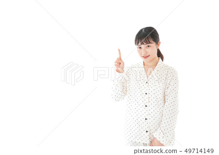 穿著睡衣的少婦 49714149