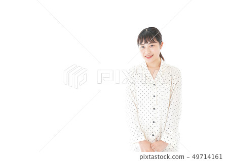 Young woman wearing pajamas 49714161