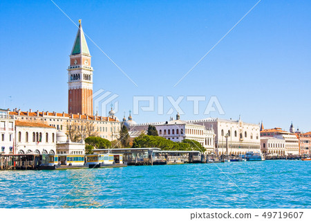 View of Doge's palace and Campanile  49719607