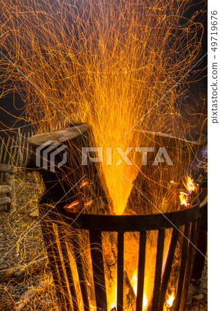 Burning fire pit steel basket Burning fire pit steel basket 49719676