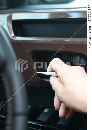 Driver (Driver Outdoor People Body Parts Face N / A Passenger Car Woman Senior Departure Stop) 49722575